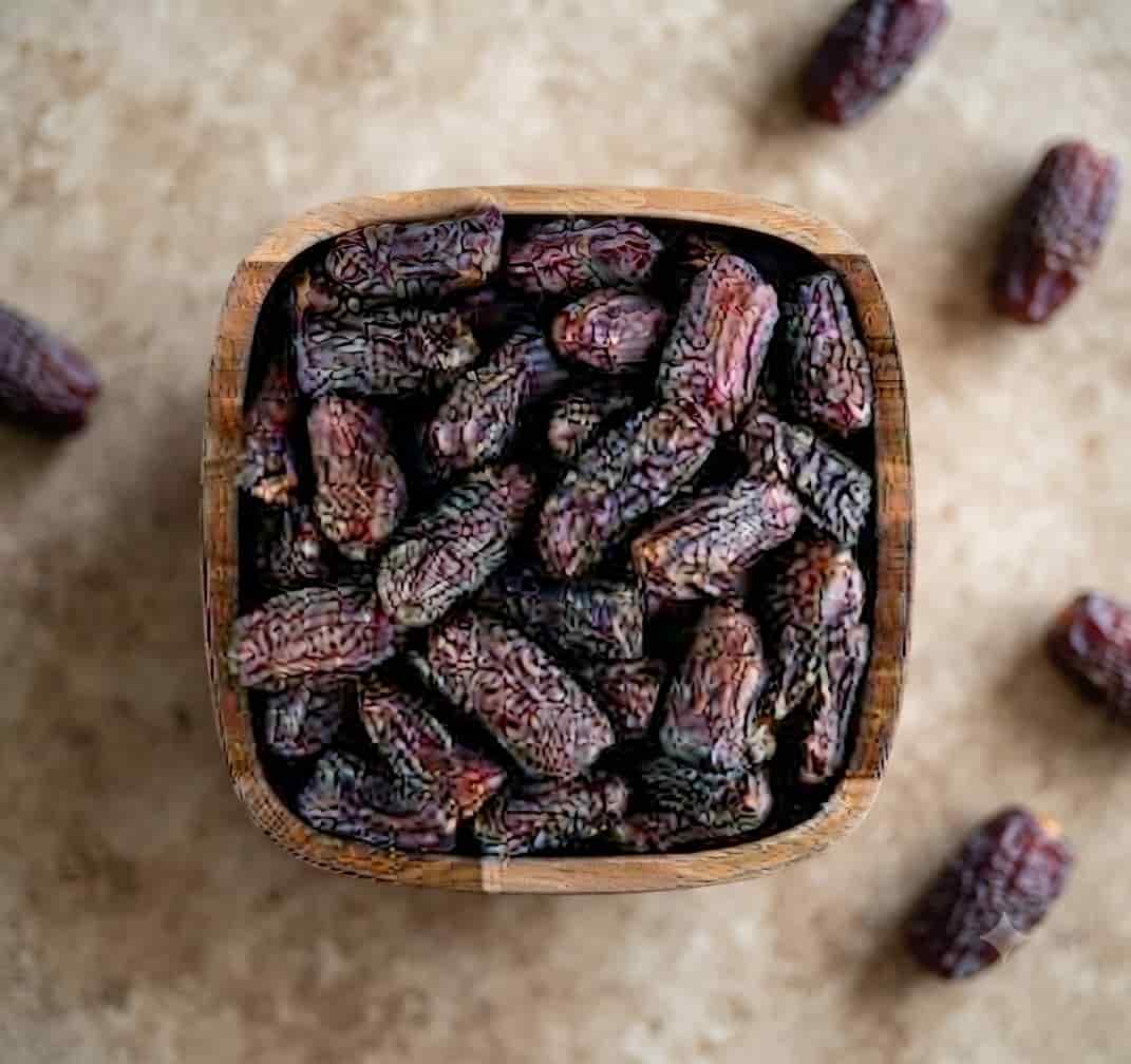 خرما پیارم مشکی درشت با کیفیت ممتاز و صادراتی